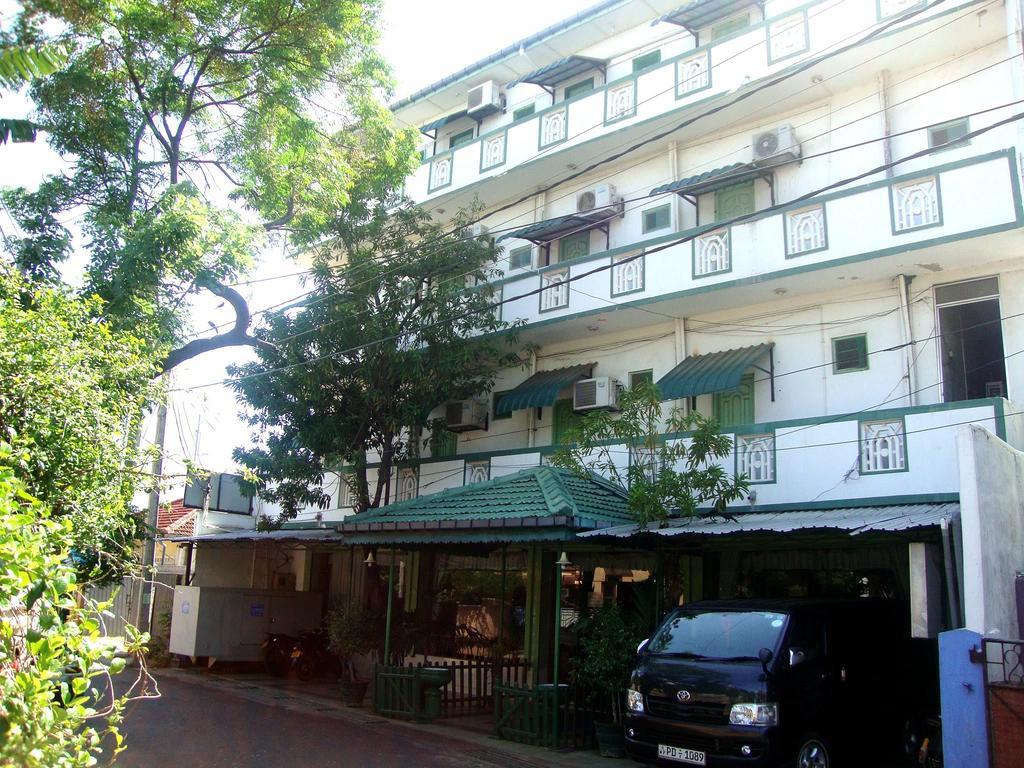 Green Park Beach Hotel Trincomalee Esterno foto