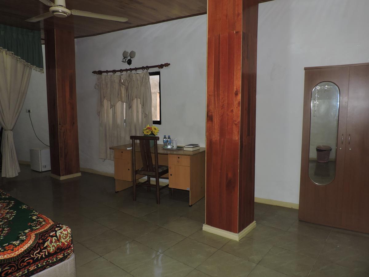 Green Park Beach Hotel Trincomalee Esterno foto