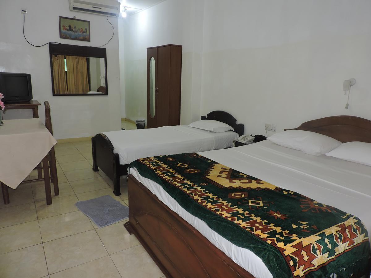 Green Park Beach Hotel Trincomalee Esterno foto