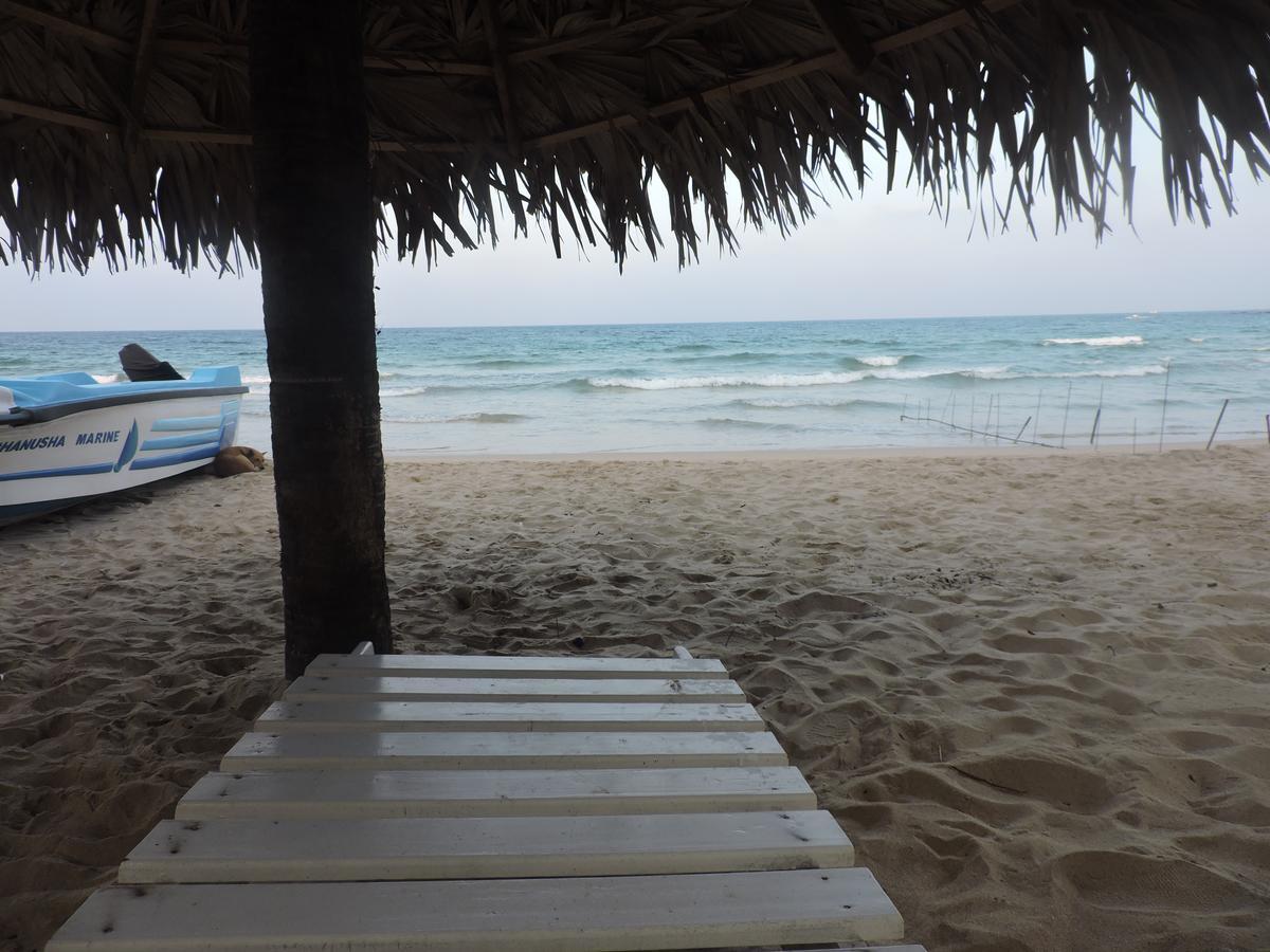 Green Park Beach Hotel Trincomalee Esterno foto