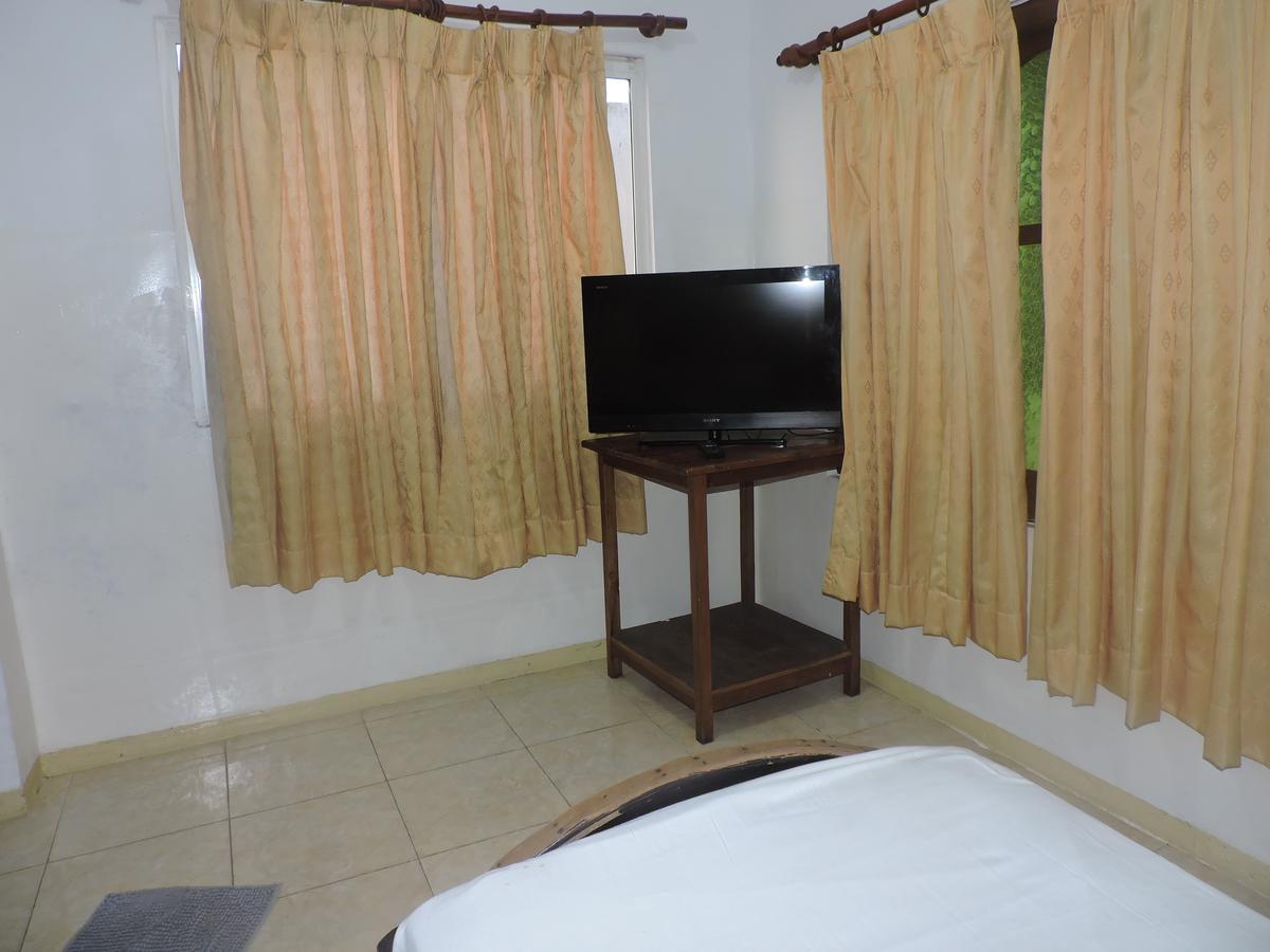 Green Park Beach Hotel Trincomalee Esterno foto