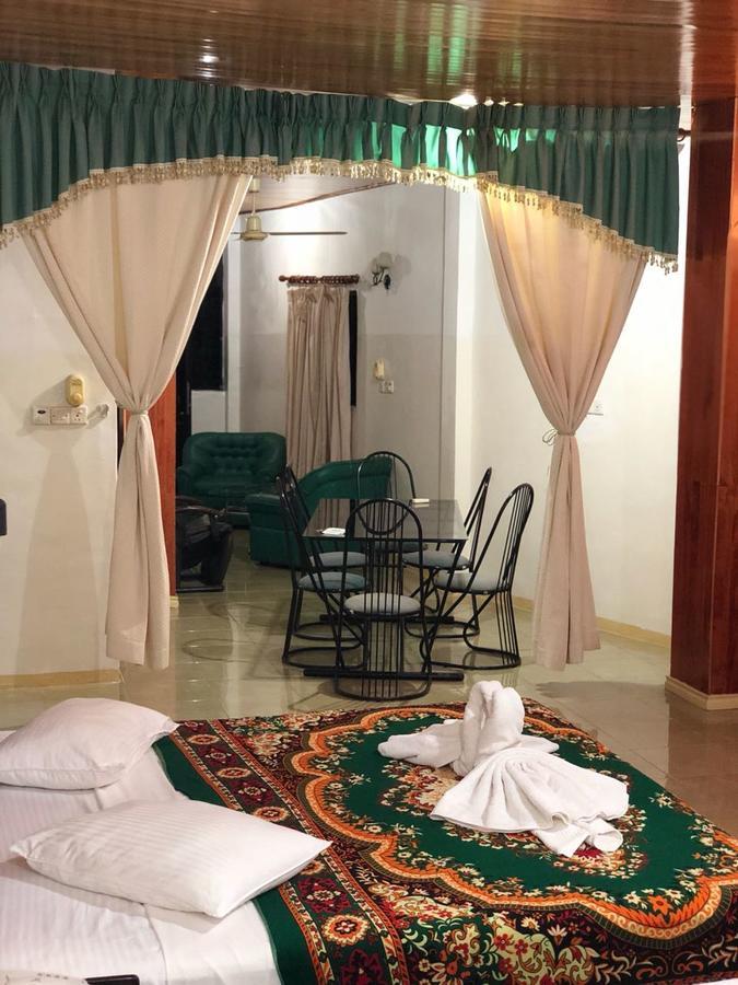 Green Park Beach Hotel Trincomalee Esterno foto