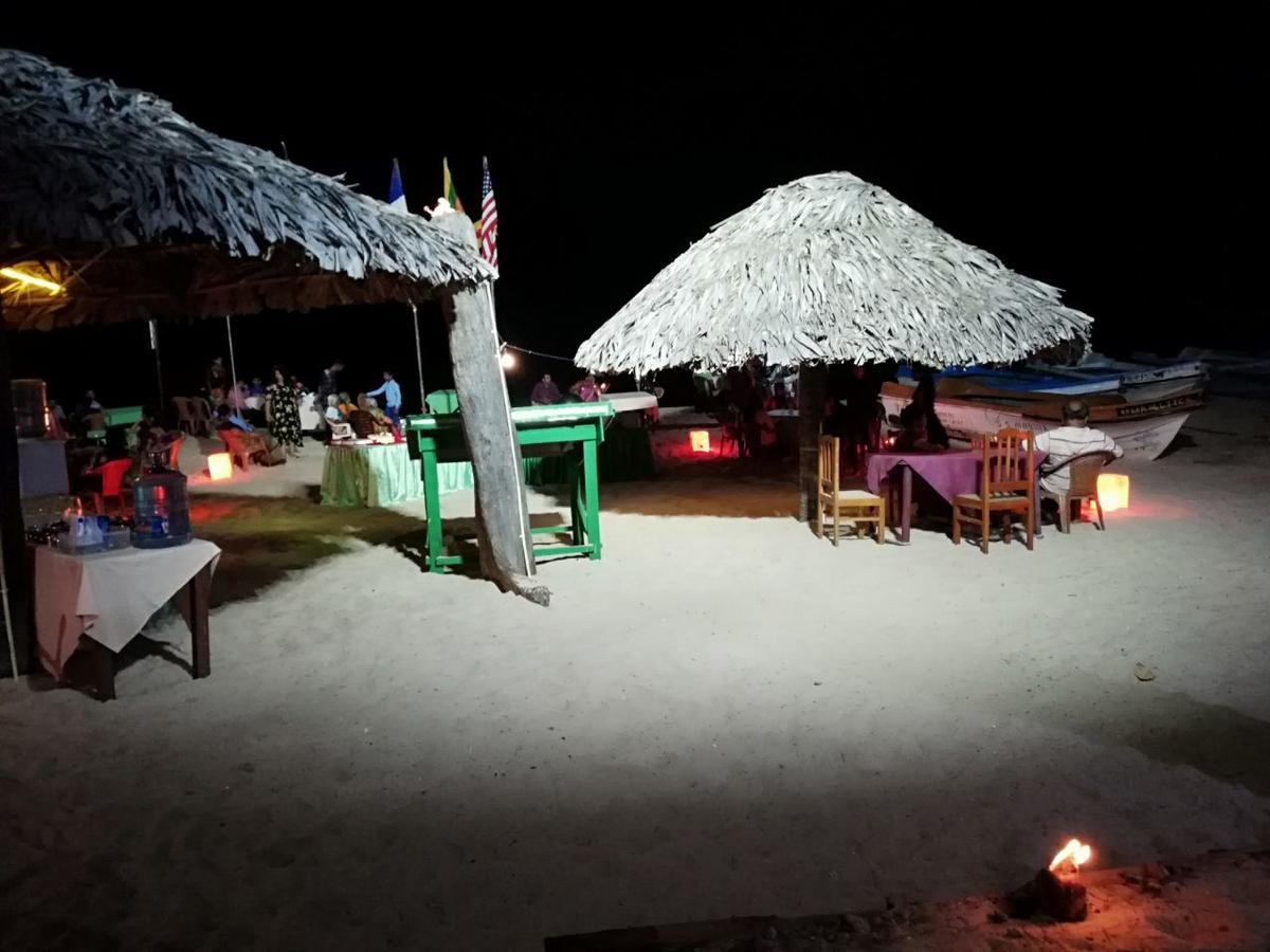 Green Park Beach Hotel Trincomalee Esterno foto