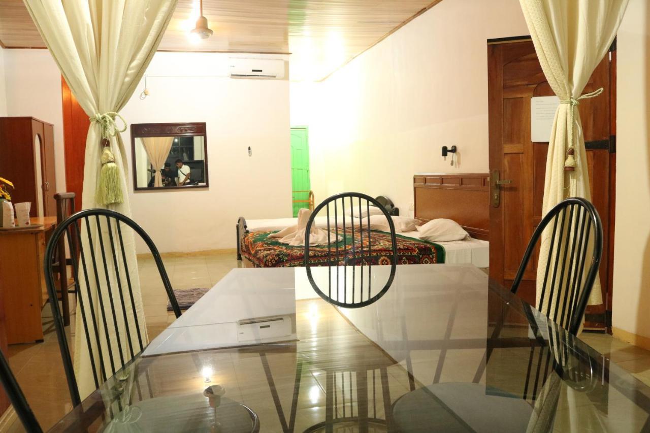 Green Park Beach Hotel Trincomalee Esterno foto